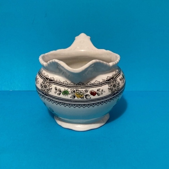 Antique Dorsey Pattern Creamer Made in England by Woods and Sons. - Picture 4 of 8